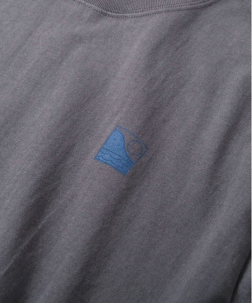 OFFSHORE（オフショア）の「【コラボ商品】OS×U-SKE POHTO TEE/オフショア×ユースケ フォトティーシャツ（Tシャツ/カットソー・メンズ・ホワイト/チャコールグレー・M/S/L/XL）」の9枚目の写真