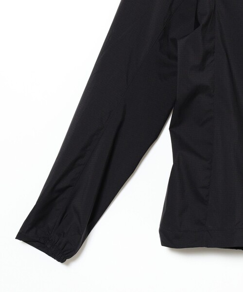 BEAMS BOY（ビームスボーイ）の「ARC’TERYX / Squamish Hoody（ナイロンジャケット・レディース・ブラック・SMALL/MEDIUM）」の4枚目の写真