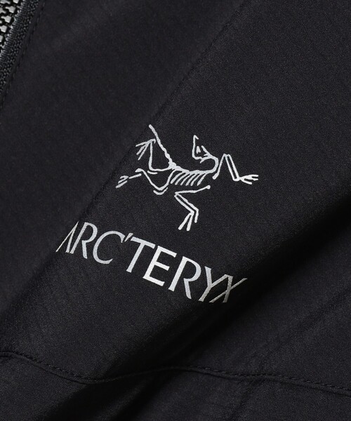 BEAMS BOY（ビームスボーイ）の「ARC’TERYX / Squamish Hoody（ナイロンジャケット・レディース・ブラック・SMALL/MEDIUM）」の8枚目の写真