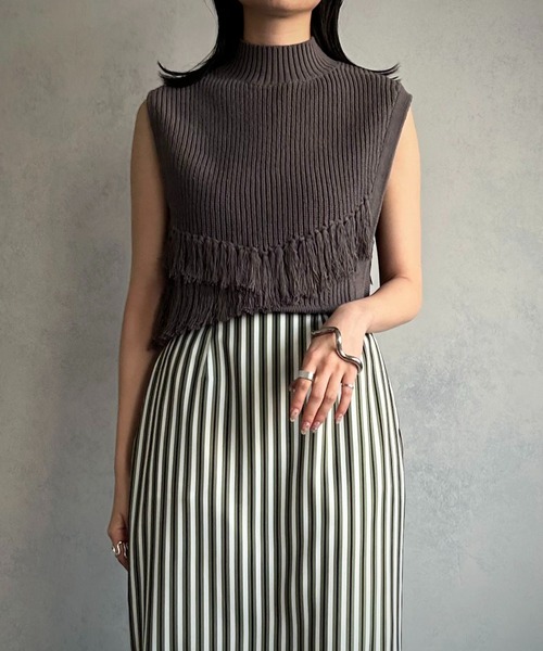 &g'aime（アンジェム）の「【&g’aime】フリンジアシメニットベスト（ベスト・レディース・チャコールグレー/グレイッシュベージュ/ライトグリーン・FREE）」の2枚目の写真