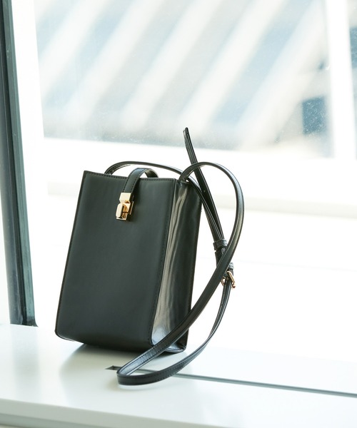 AMERICAN HOLIC（アメリカンホリック）の「ミニスクエアショルダーバッグ（ショルダーバッグ・レディース・ベージュ/ブラック・FREE）」の2枚目の写真