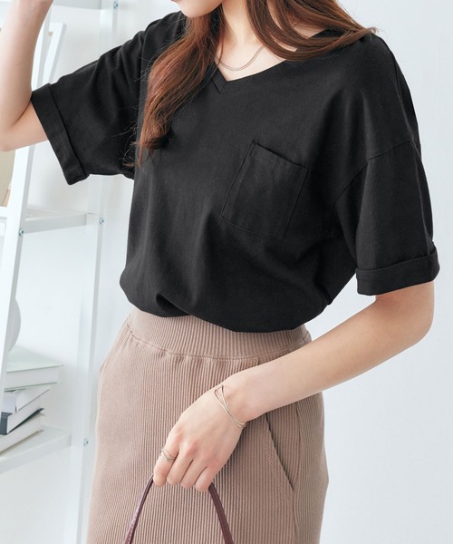 Viola e Viola(ヴィオラエヴィオラ)の「綿100%ポケット付ゆるTシャツ(Tシャツ/カットソー・レディース・ブルー/杢グレー/レンガ/マスタード/ブラック/ブルーグリーン/チャコール/モカ/キャメル/モスグリーン/ホワイト系その他/オフホワイト/ホワイト×ブラック・X-LARGE/LARGE/MEDIUM/XXX-LARGE/XX-LARGE/XXXX-LARGE)」の5枚目の写真