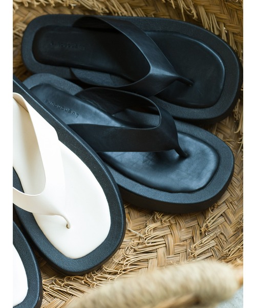 Lugnoncure（ルノンキュール）の「トングサンダル（サンダル・レディース・オレンジ/ブラック/オフホワイト・LARGE/MEDIUM）」の3枚目の写真