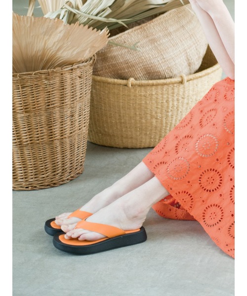 Lugnoncure（ルノンキュール）の「トングサンダル（サンダル・レディース・オレンジ/ブラック/オフホワイト・LARGE/MEDIUM）」の10枚目の写真