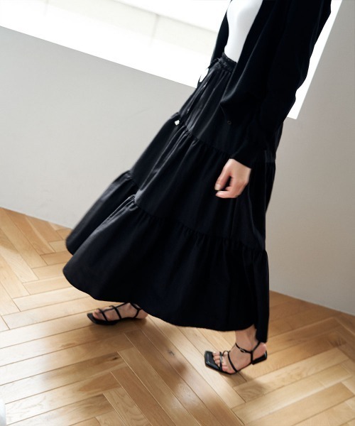 marjour(マージュール)の「NYLON TIERED SKIRT(スカート・レディース・アイボリー/ブラック・M)」の2枚目の写真