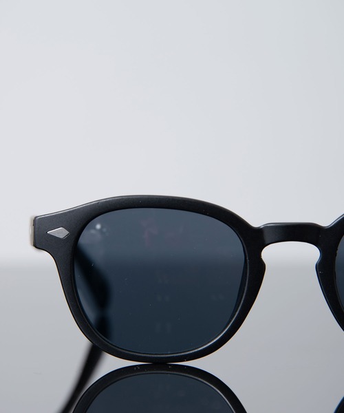 Revo.(レボ)の「<MONO> BOSLLINGTON COLOR LENS SUNGLASSESE / 'モノ' ボスリントン型 サングラス カラーレンズ クリアフレーム UVカット【ケース付き】(サングラス・メンズ・ブラック×グレー/クリア/ブラウン/ブラック×ブルー/ブラック/グレー系その他/ブラウン系その他・FREE)」の8枚目の写真