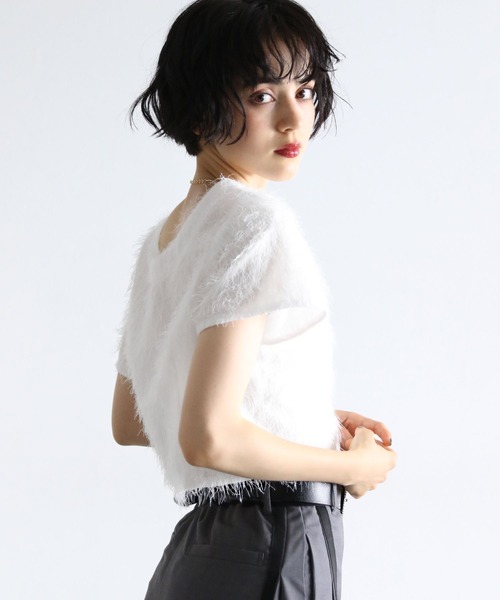 PAGEBOY(ページボーイ)の「ラメフェザーショートTOPS(Tシャツ/カットソー・レディース・オフホワイト/ブラック/アイボリー・FREE)」の6枚目の写真