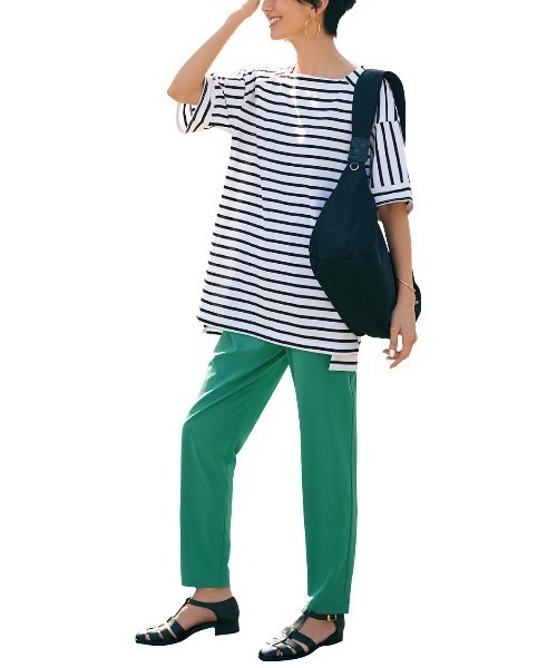 IEDIT（イディット）の「ＩＥＤＩＴ　太幅の持ち手とからだに沿うフォルムで持ちやすい撥水（はっすい）ワンショルダーバッグ（ショルダーバッグ・レディース・ブラック/ライトグレー・ONE SIZE）」の5枚目の写真