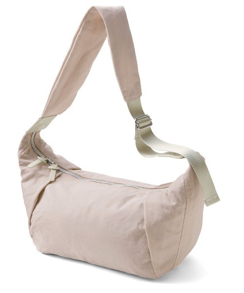 IEDIT（イディット）の「ＩＥＤＩＴ　太幅の持ち手とからだに沿うフォルムで持ちやすい撥水（はっすい）ワンショルダーバッグ（ショルダーバッグ・レディース・ブラック/ライトグレー・ONE SIZE）」の13枚目の写真