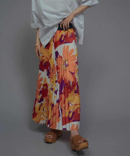manana suerte(マニャーナスエルテ)の「vintageプリントプリーツスカート(スカート・レディース・オレンジ/ミント/ピンク/ブラック・FREE)」の1枚目の写真
