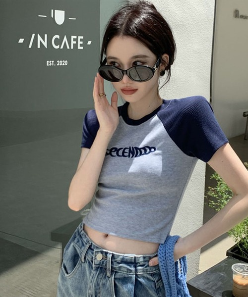 GLAMOROUS JANE(グラマラスジェーン)の「ラグラン配色ロゴ刺繍ちびTシャツ(Tシャツ/カットソー・レディース・ブルー/ピンク/グリーン・FREE)」の1枚目の写真