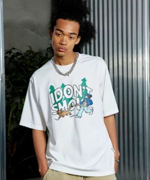 【セール】A'GEM/9 × .kom『DONSMOKE/ドンスモーク』散歩ロゴ 半袖カットソー（Tシャツ/カットソー）｜A‘gem 9（エージェムナイン）