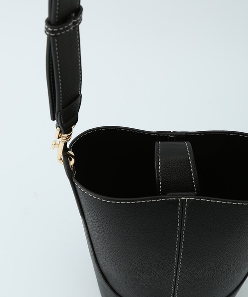 ROPE'（ロペ）の「2WAYセンターシームバケットミドルバッグ（ショルダーバッグ・レディース・ブラック/キャメル・FREE）」の12枚目の写真