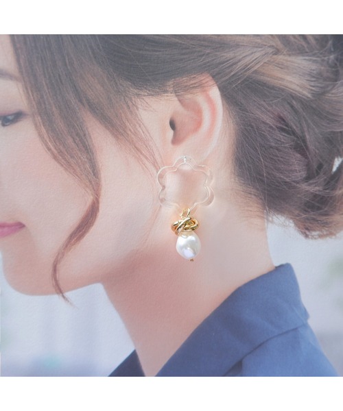 tone（トーン）の「【R】クリアフラワー×揺れるパールピアス(MA)（ピアス（両耳用）・レディース・クリア・FREE）」の2枚目の写真