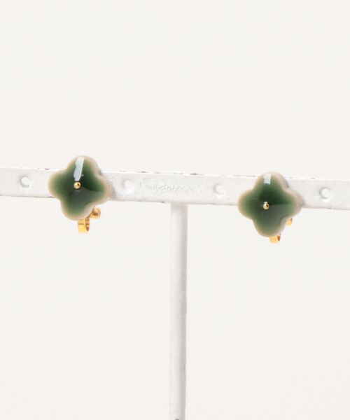 tone（トーン）の「【BLACKA】タイルイヤリング(MA)（イヤリング・レディース・マスタード/キャメル/グリーン系その他/レッド/オレンジ/グレー/ネイビー/ピンク/グリーン/クリーム/カーキ/イエロー/ブルー/スカイブルー/オフホワイト/グレー系その他/ブラック/ゴールド/ブラウン/パープル/パープル系その他/イエロー系その他/アクア/ブルー系その他/ブルー系その他2/ホワイト・FREE）」の9枚目の写真