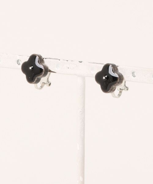 tone（トーン）の「【BLACKA】タイルイヤリング(MA)（イヤリング・レディース・マスタード/キャメル/グリーン系その他/レッド/オレンジ/グレー/ネイビー/ピンク/グリーン/クリーム/カーキ/イエロー/ブルー/スカイブルー/オフホワイト/グレー系その他/ブラック/ゴールド/ブラウン/パープル/パープル系その他/イエロー系その他/アクア/ブルー系その他/ブルー系その他2/ホワイト・FREE）」の3枚目の写真