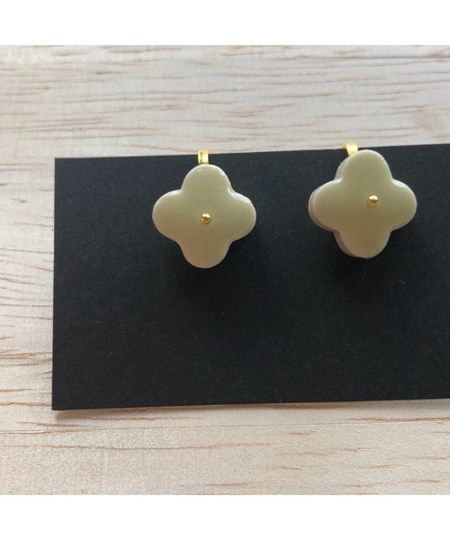 tone（トーン）の「【BLACKA】タイルイヤリング(MA)（イヤリング・レディース・マスタード/キャメル/グリーン系その他/レッド/オレンジ/グレー/ネイビー/ピンク/グリーン/クリーム/カーキ/イエロー/ブルー/スカイブルー/オフホワイト/グレー系その他/ブラック/ゴールド/ブラウン/パープル/パープル系その他/イエロー系その他/アクア/ブルー系その他/ブルー系その他2/ホワイト・FREE）」の7枚目の写真