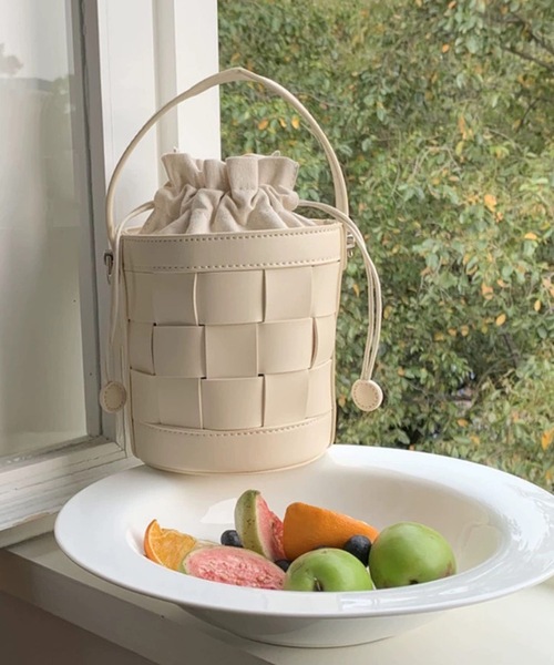 LYN 編み物 PU  巾着型 M Bucket Bag バケットバッグ 2WAY 蝶 LYN 編み物 PU 巾着型 M Bucket Bag バケットバッグ 2WAY 蝶