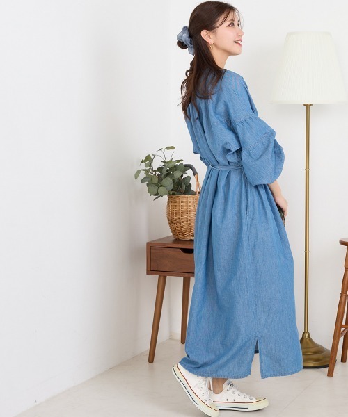 OMNES（オムネス）の「シャンブレー袖ボリュームシャツワンピース（ワンピース・レディース・インディゴブルー/ブルー系その他・FREE）」の17枚目の写真