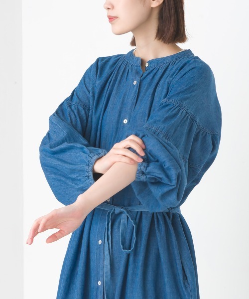 OMNES（オムネス）の「シャンブレー袖ボリュームシャツワンピース（ワンピース・レディース・インディゴブルー/ブルー系その他・FREE）」の5枚目の写真