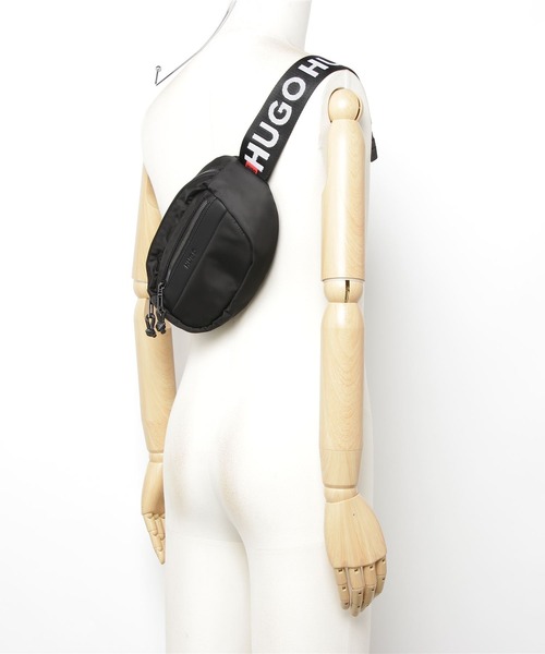 HUGO ロゴエンボス ベルトバッグ ミックスストラクチャー HUGO(ヒューゴ)の「HUGOロゴエンボス ミックスストラクチャー