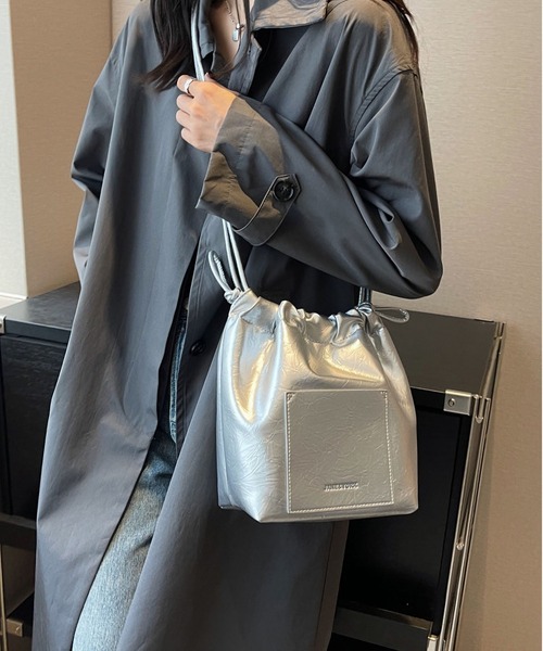 LA VORAGINE（ラ ヴォラジネ）の「PUレザー巾着ショルダーバッグ