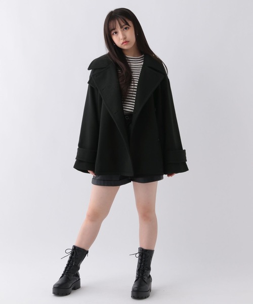 repipi armario（レピピ アルマリオ）の「スタンドカラーポンチョコート（ステンカラーコート・キッズ・ベージュ/ブラック・LARGE/SMALL/MEDIUM）」の3枚目の写真