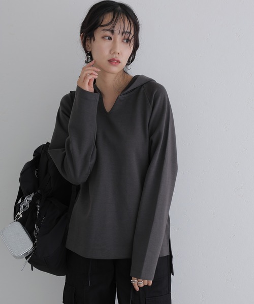 ElegChic(エレグシック)の「Vネックスムースパーカー(パーカー・レディース・ブラック/チャコールグレー/杢グレー・4L~5L/LL~3L/M~L)」の14枚目の写真