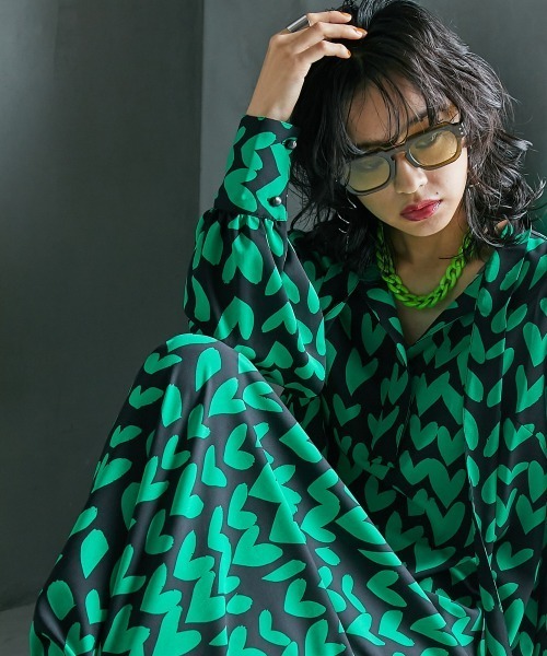 GEVS.(ジェイヴィス)の「<大きいサイズ>ハートプリントボウタイロングワンピース GEVS.(ワンピース・レディース・ブラック系/グリーン系・L/LL/3L/4L/5L)」の6枚目の写真