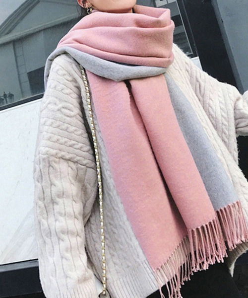 Miniministore(ミニミニストア)の「リバーシブルストール大判フリンジマフラー(マフラー・レディース・ピンクベージュ/ブルー/ラベンダー/レッド/ワインレッド/ダークブルー/パープル/ブラック×グレー/ダークグレー/オレンジ/ベージュ/ダークグリーン/ブラウン/ライトブラウン/ライトブルー/ピンク/グレー×ピンク/レッド系/イエロー・FREE)」の4枚目の写真