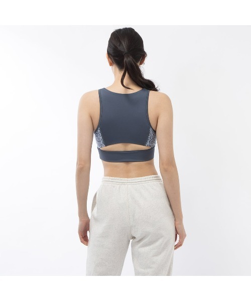 Reebok（リーボック）の「ランニング ブラトップ / RUNNING AOP BRA TOP（スポーツブラ・レディース・ブルーグレー/ブラック・X-SMALL/SMALL/MEDIUM/LARGE/X-LARGE/XX-LARGE）」の4枚目の写真
