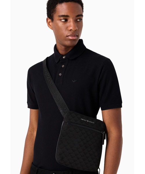 EMPORIO ARMANI(エンポリオアルマーニ)の「【エンポリオ アルマーニ】フラットショルダーバッグ ナイロン製 オールオーバージャカードイーグル(ショルダーバッグ・メンズ・ブラック・FREE)」の7枚目の写真