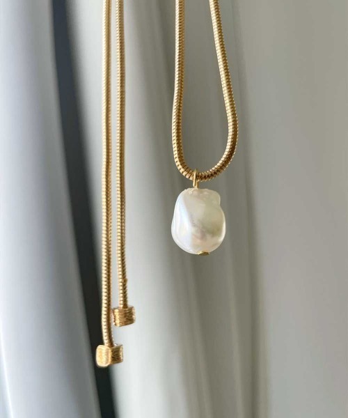 marjour（マージュール）の「SNAKE CHAIN PEARL NECKLACE（ネックレス・レディース・ゴールド/シルバー・FREE）」の4枚目の写真
