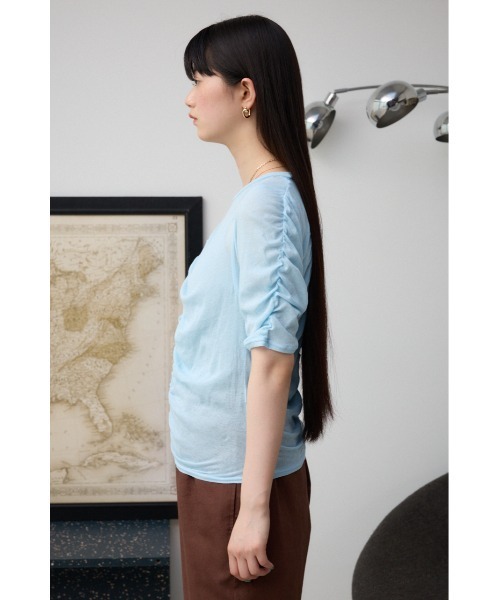 AZUL by moussy（アズールバイマウジー）の「シャーリングスキントップス（Tシャツ/カットソー・レディース・グレー/アイボリー/サックスブルー・FREE）」の8枚目の写真