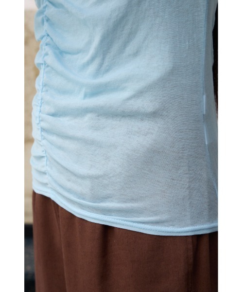 AZUL by moussy（アズールバイマウジー）の「シャーリングスキントップス（Tシャツ/カットソー・レディース・グレー/アイボリー/サックスブルー・FREE）」の12枚目の写真