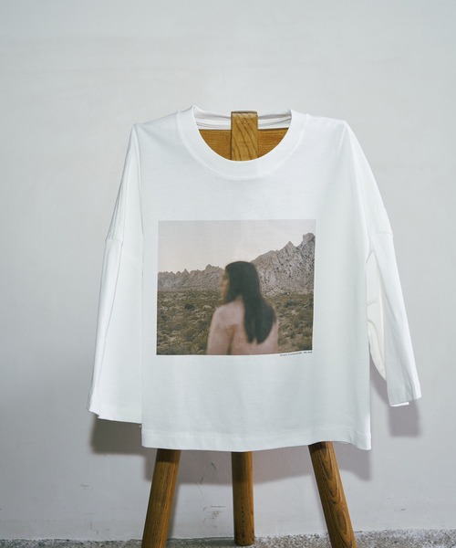 SALON adam et rope'(サロン アダム エ ロペ)の「【Alec Soth(アレック・ソス)】クロップドフォトTシャツ(Tシャツ/カットソー・レディース・ホワイト系その他2/ホワイト系その他4/ホワイト・FREE)」の2枚目の写真