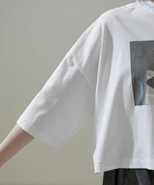 SALON adam et rope'(サロン アダム エ ロペ)の「【Alec Soth(アレック・ソス)】クロップドフォトTシャツ(Tシャツ/カットソー・レディース・ホワイト系その他2/ホワイト系その他4/ホワイト・FREE)」の7枚目の写真