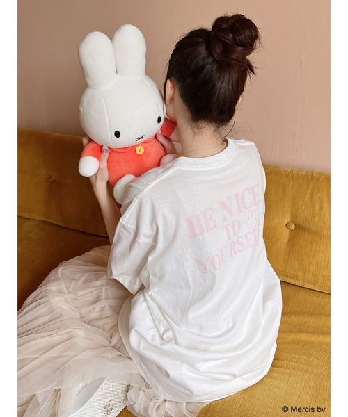 MIIA(ミーア)の「miffy ロゴプリントTシャツ(Tシャツ/カットソー・レディース・オフホワイト/ベージュ・FREE/SHORT)」の1枚目の写真