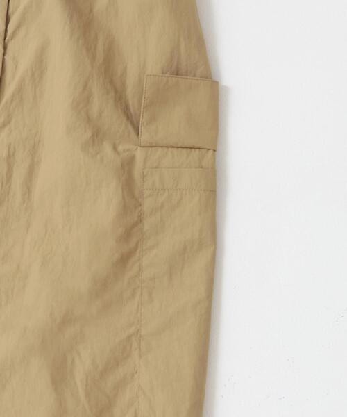 ITEMS URBANRESEARCH（アイテムズ アーバンリサーチ）の「ナイロンカーゴタイトスカート（スカート・レディース・ベージュ/モカ/ネイビー・FREE）」の4枚目の写真