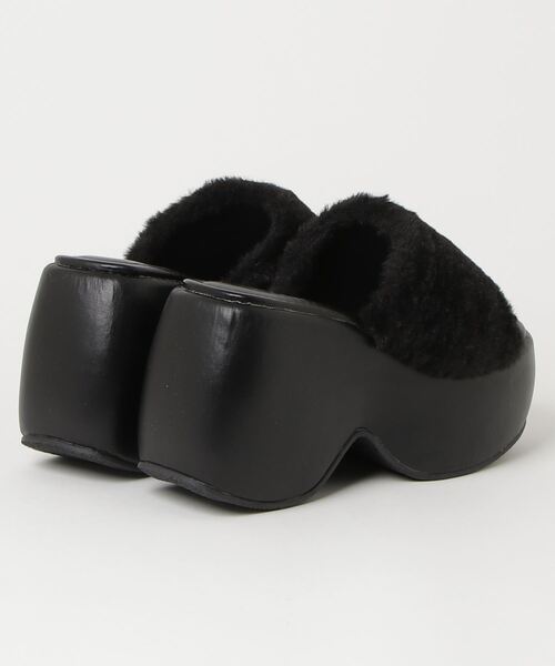 LOVEHUNTER(ラブハンター)の「LOVE HUNTER ボリューム厚底ファーサンダル(1689)(サンダル・レディース・ブラック/ホワイト・LL/L/M/S)」の3枚目の写真