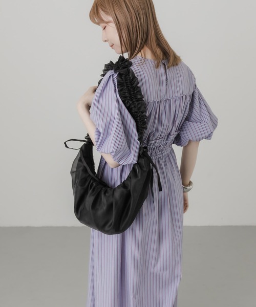 SMELLY（スメリー）の「フリルギャザーリボンショルダーバッグ（ショルダーバッグ・レディース・アイボリー/ブラック・-）」の14枚目の写真