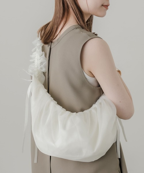 SMELLY（スメリー）の「フリルギャザーリボンショルダーバッグ（ショルダーバッグ・レディース・アイボリー/ブラック・-）」の18枚目の写真