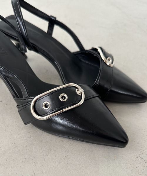 CLEA(クレア)の「ポインテッドトゥベルトミュール(パンプス・レディース・ホワイト/ブラック/シルバー・23.5cm/24.5cm)」の20枚目の写真