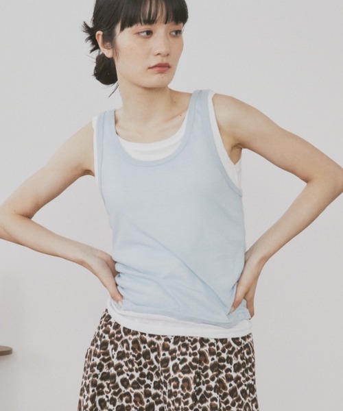 MERLOT（メルロー）の「【新色追加】フェイクレイヤードカラータンク（タンクトップ・レディース・ライトブルー/グレー/ネイビー/ブラウン/レッド/ピンク・FREE）」の3枚目の写真