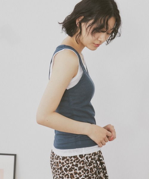 MERLOT（メルロー）の「【新色追加】フェイクレイヤードカラータンク（タンクトップ・レディース・ライトブルー/グレー/ネイビー/ブラウン/レッド/ピンク・FREE）」の14枚目の写真