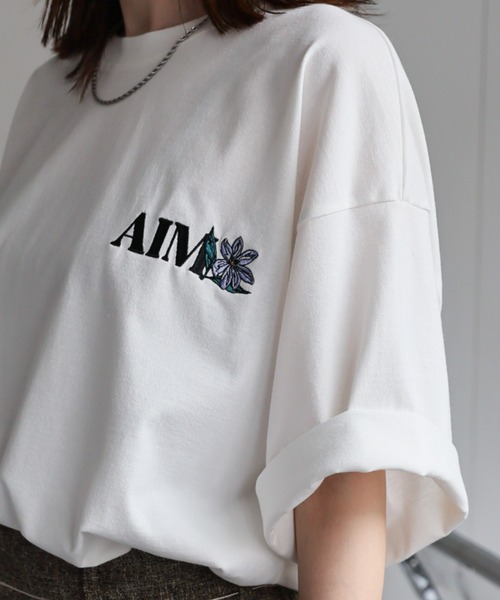 CREARE -LINO-（クレアーレリノ）の「＜ユニセックス＞フラワー刺繍Tシャツ/半袖/カットソー（Tシャツ/カットソー・レディース・ブラック/グレー/ブルー/グレー系その他/ブラック系その他/オフホワイト・MEDIUM/LARGE/FREE）」の2枚目の写真