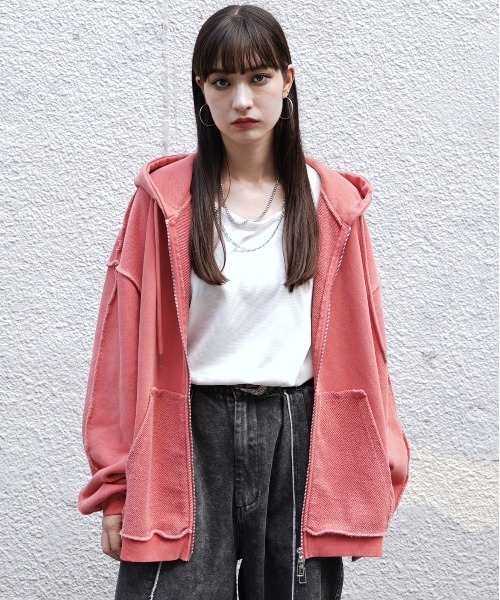 INTER FACTORY（インターファクトリー）の「しの - Vintage Like Pigment Double Zip Hoodie / ヴィンテージライクピグメントダブルジップフーディ　made in INTER FACTORY（パーカー・メンズ・チャコールグレー/レッド・SMALL/MEDIUM/LARGE）」の2枚目の写真