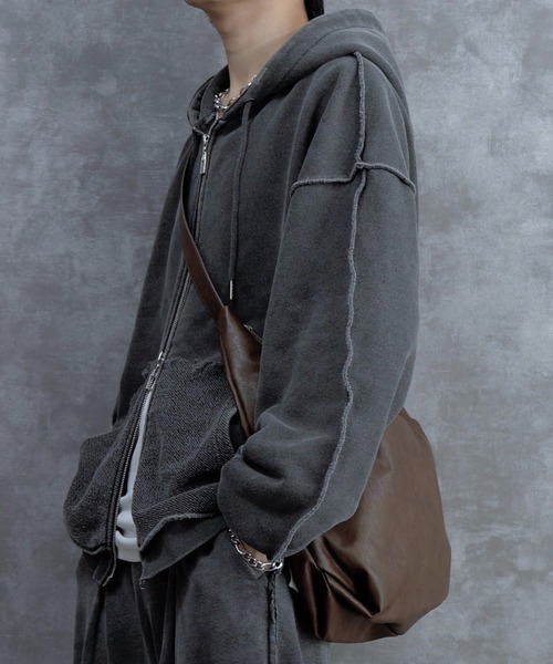 INTER FACTORY（インターファクトリー）の「しの - Vintage Like Pigment Double Zip Hoodie / ヴィンテージライクピグメントダブルジップフーディ　made in INTER FACTORY（パーカー・メンズ・チャコールグレー/レッド・SMALL/MEDIUM/LARGE）」の4枚目の写真