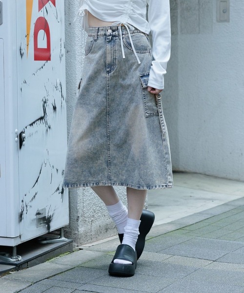 3.3 Field Trip （3.3フィールドトリップ）の「3.3 Field Trip／デニムカーゴロングスカート（デニムスカート・レディース・ブラック/ブルー・SMALL/MEDIUM）」の2枚目の写真