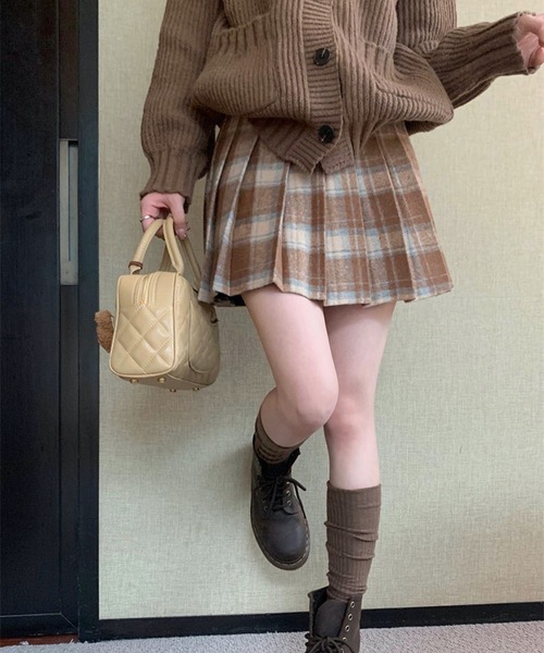 Nia（ニア）の「Nia(ニア)/レトロチェック　ミニプリーツスカート（スカート・レディース・ブラウン/レッド/ブラック・LARGE/SMALL/MEDIUM）」の19枚目の写真